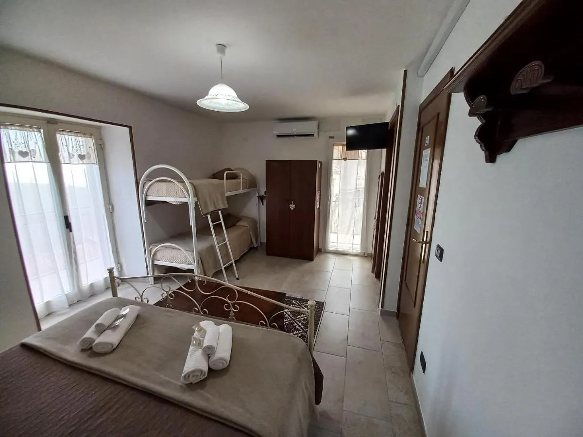 Hotel Casa Santa Rita / Locazione turistica Sicilia / Santa Domenica Vittoria 0*,